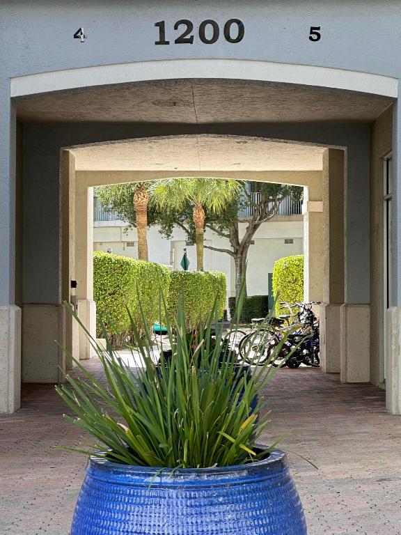 1200 Town Ctr #428 Jupiter, FL 33458