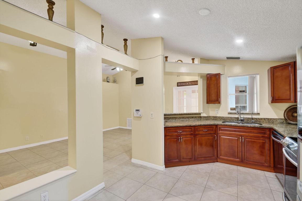 5221 Arbor Glen Lake Worth, FL 33463