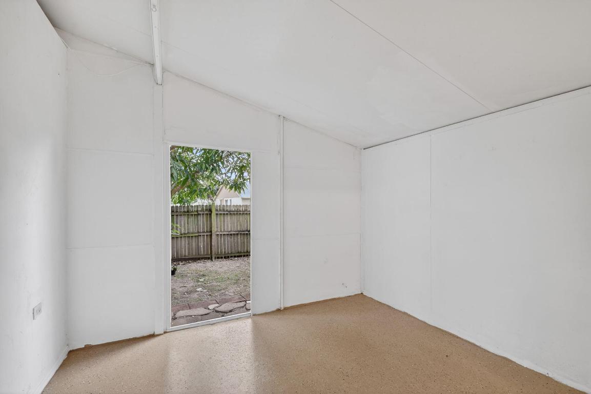 5221 Arbor Glen Lake Worth, FL 33463