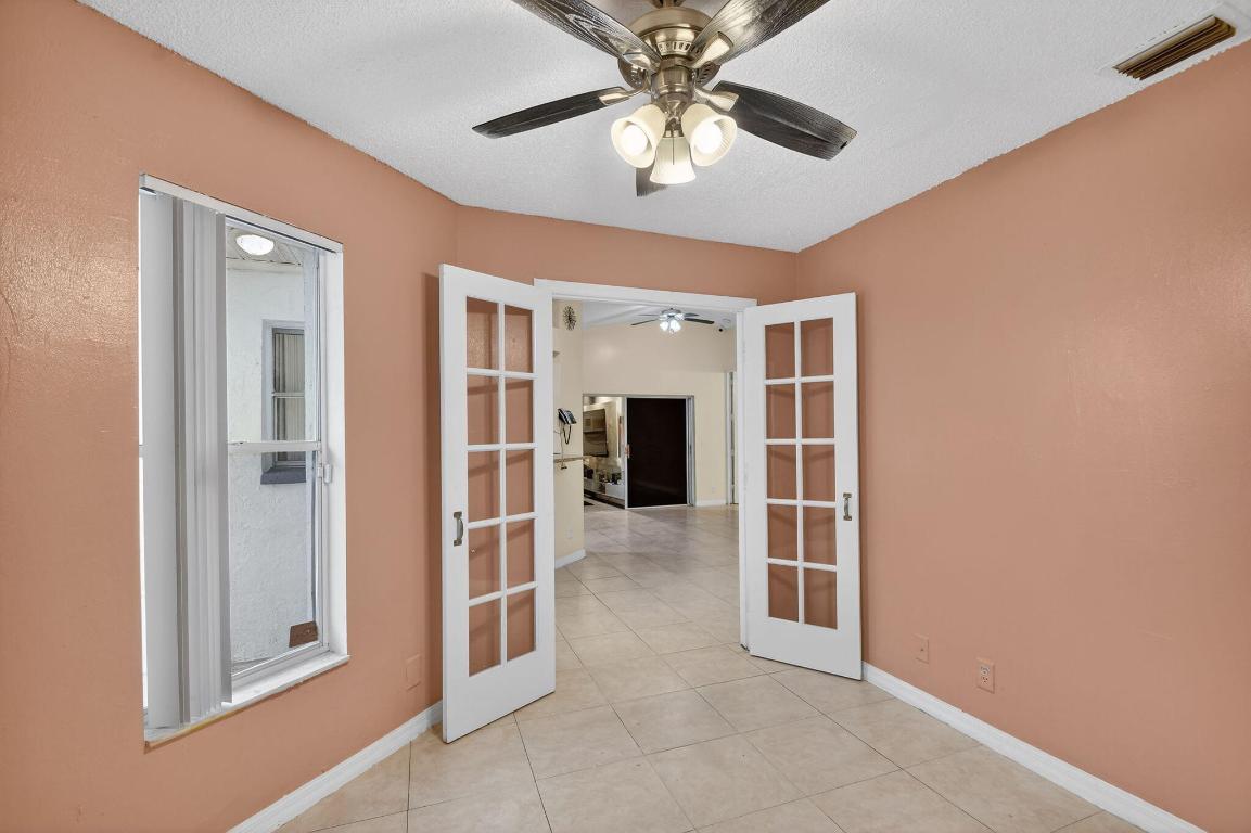 5221 Arbor Glen Lake Worth, FL 33463