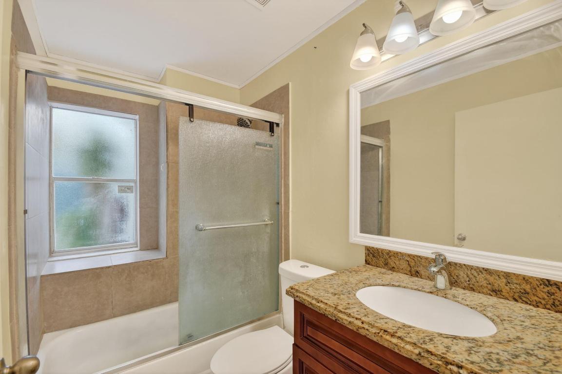 5221 Arbor Glen Lake Worth, FL 33463