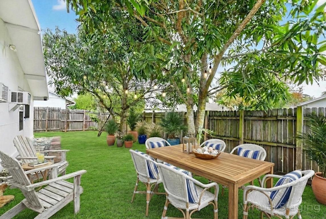 5221 Arbor Glen Lake Worth, FL 33463