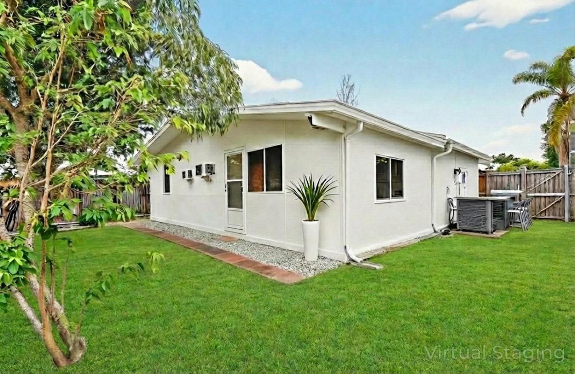 5221 Arbor Glen Lake Worth, FL 33463