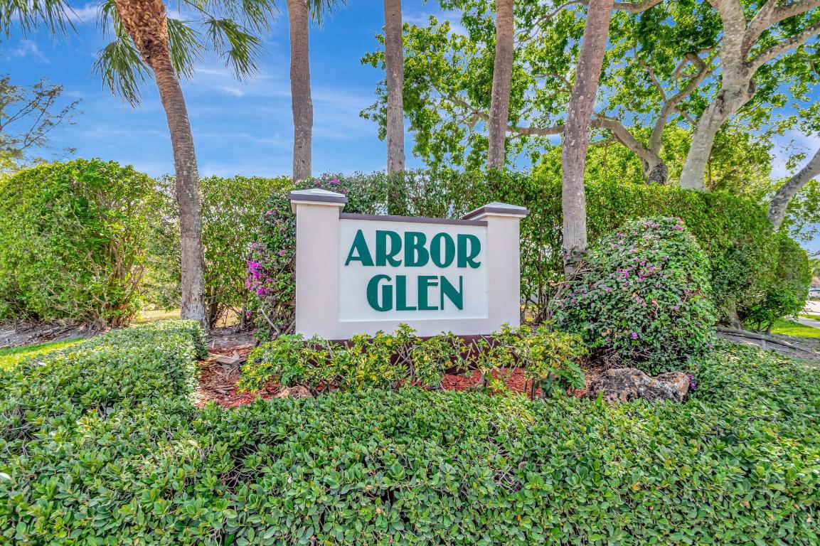 5221 Arbor Glen Lake Worth, FL 33463