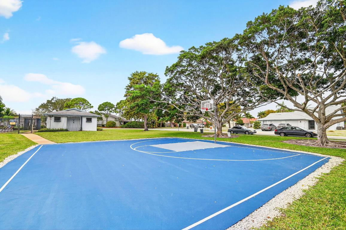 5221 Arbor Glen Lake Worth, FL 33463