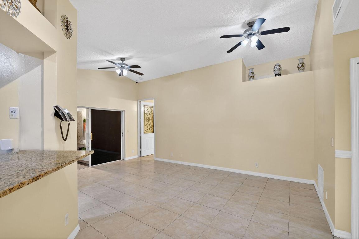 5221 Arbor Glen Lake Worth, FL 33463