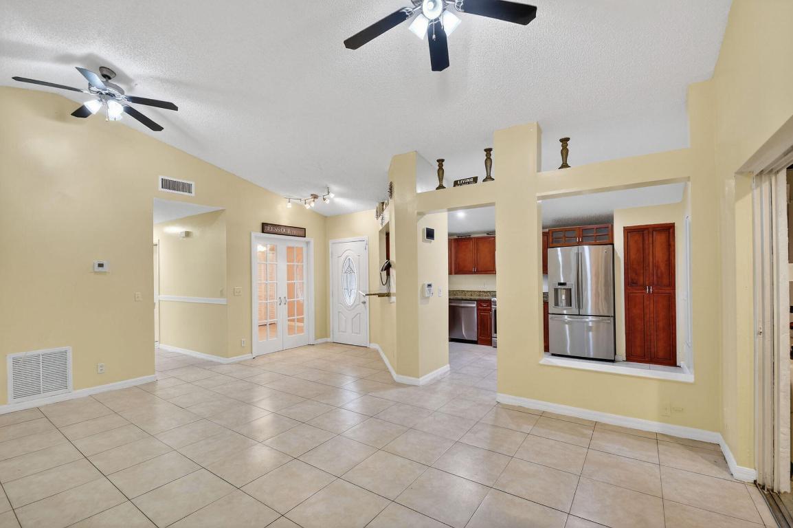 5221 Arbor Glen Lake Worth, FL 33463