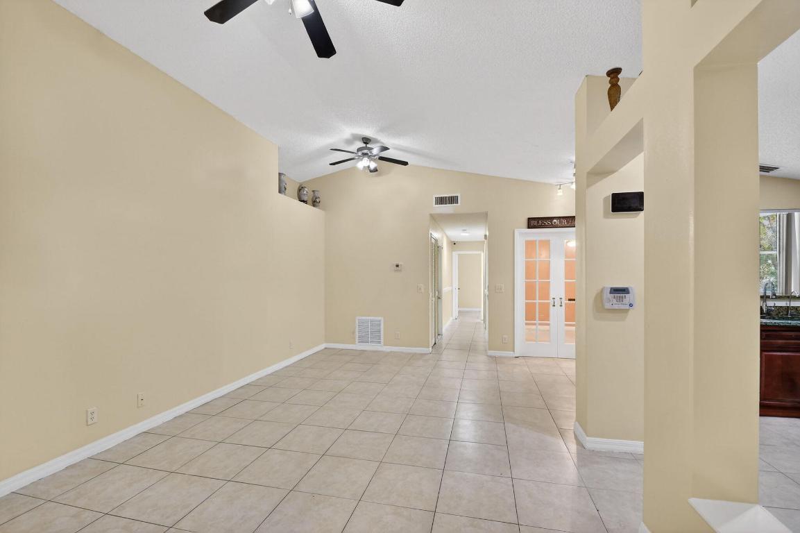 5221 Arbor Glen Lake Worth, FL 33463