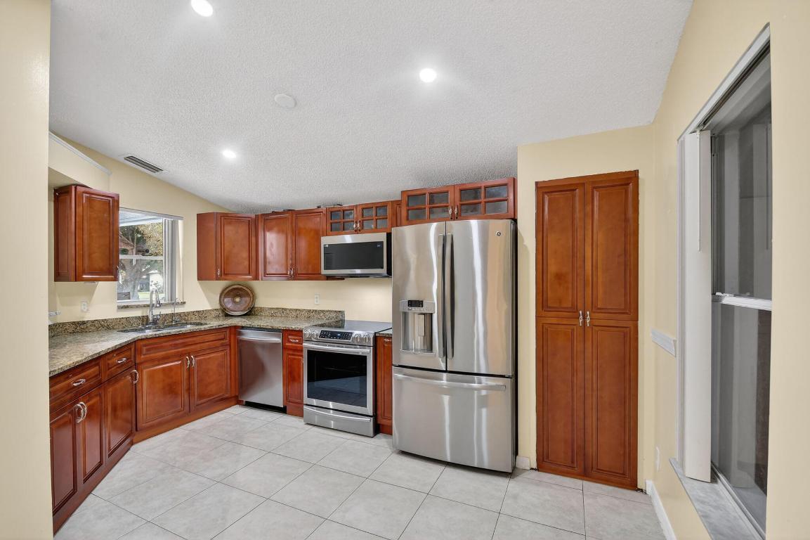 5221 Arbor Glen Lake Worth, FL 33463