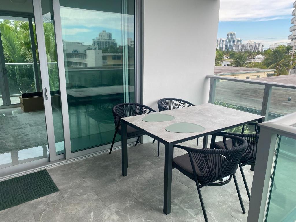 1133 102nd #403 Bay Harbor Islands, FL 33154