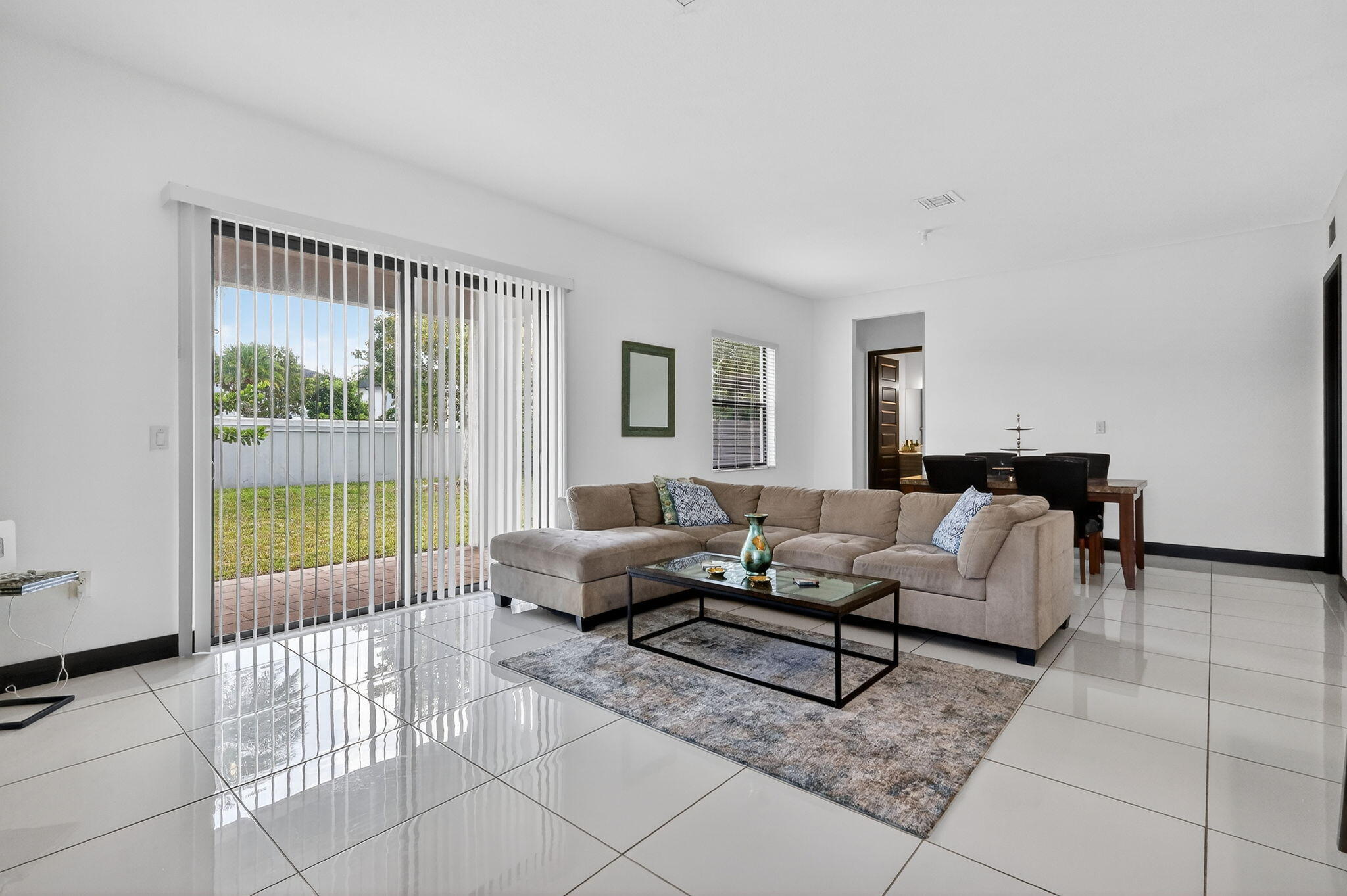 15505 NW 89th Miami Lakes, FL 33018