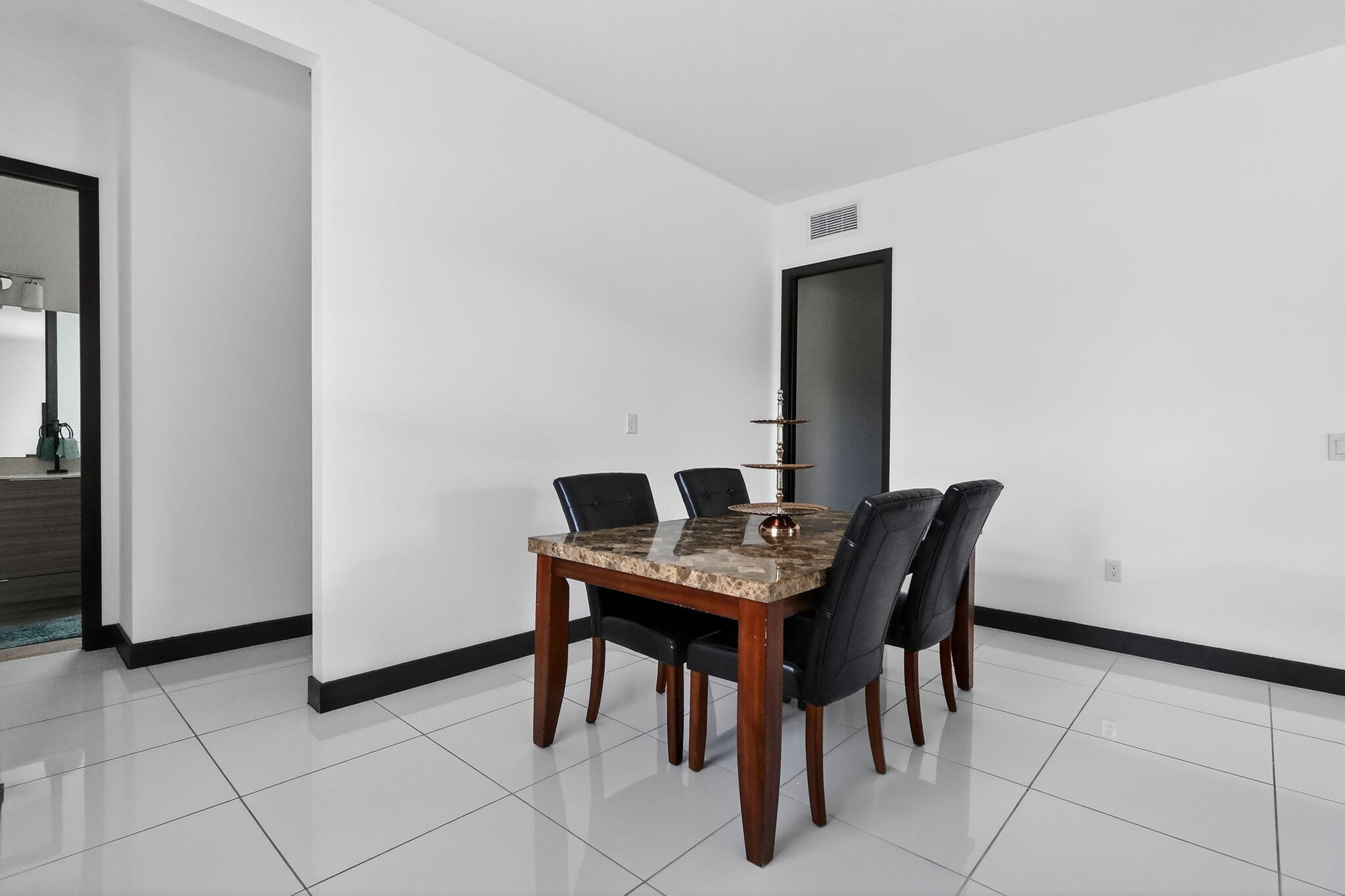 15505 NW 89th Miami Lakes, FL 33018