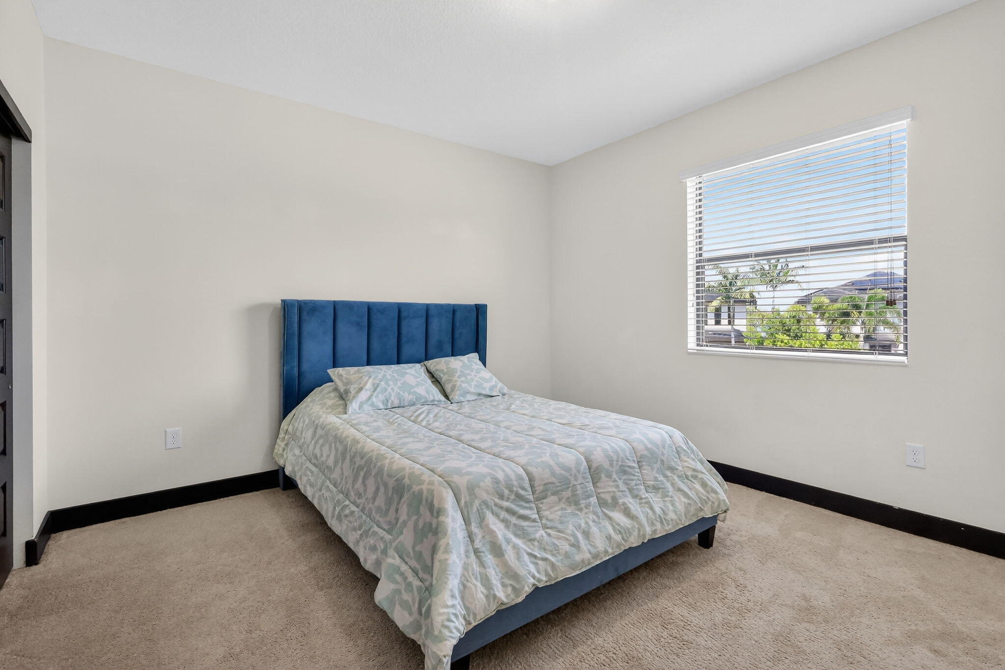 15505 NW 89th Miami Lakes, FL 33018