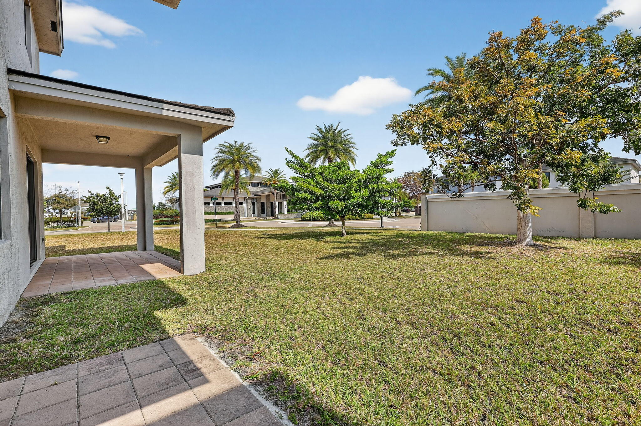 15505 NW 89th Miami Lakes, FL 33018