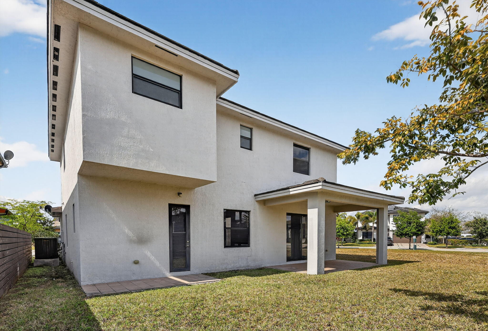 15505 NW 89th Miami Lakes, FL 33018