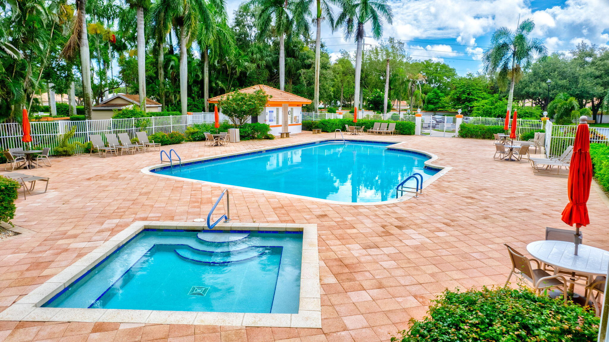 9848 Crescent Vw Boynton Beach, FL 33437