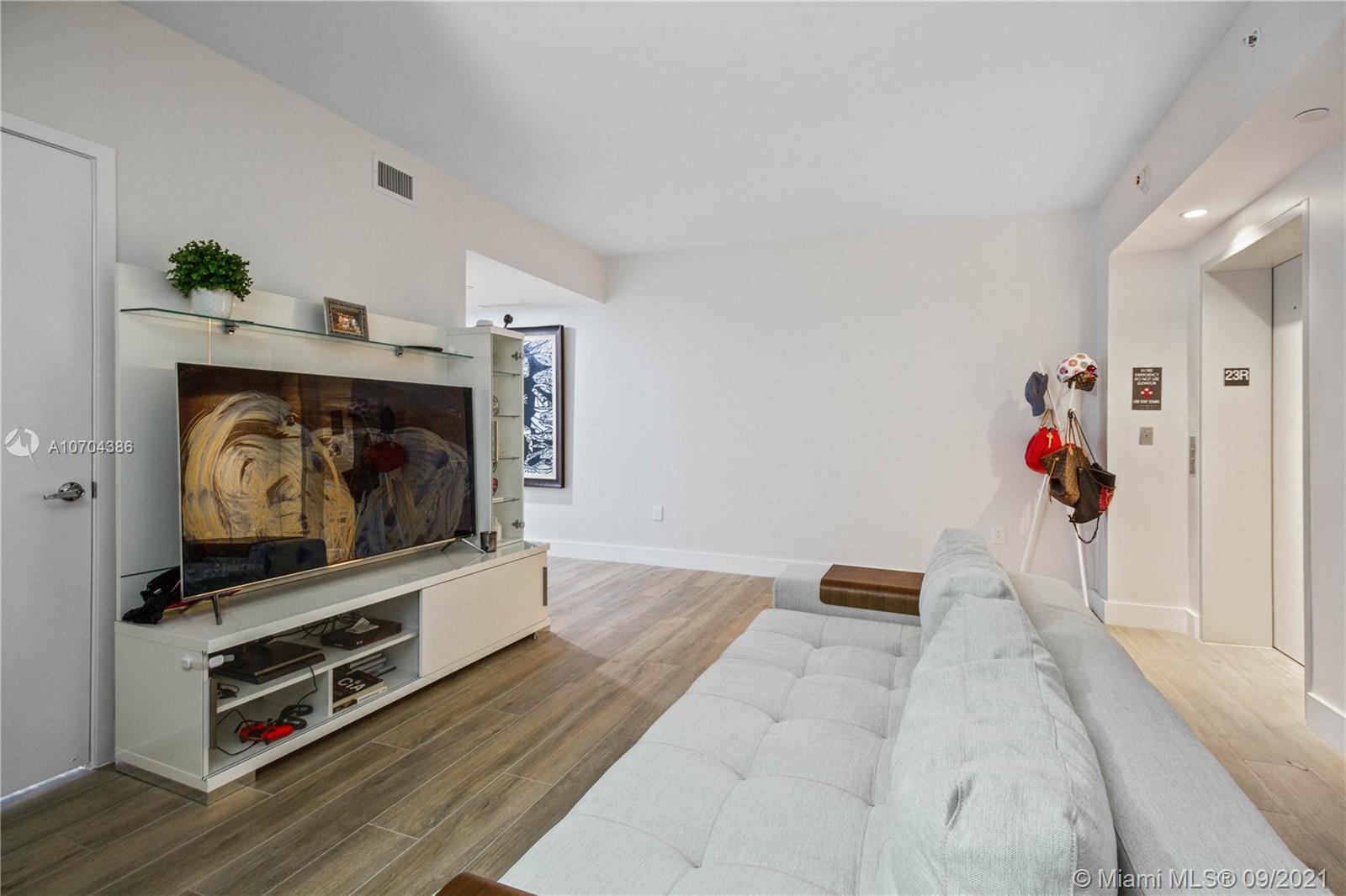 1010 Brickell #2201 Miami, FL 33131