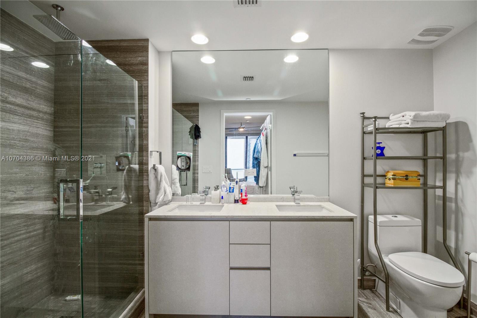 1010 Brickell #2201 Miami, FL 33131