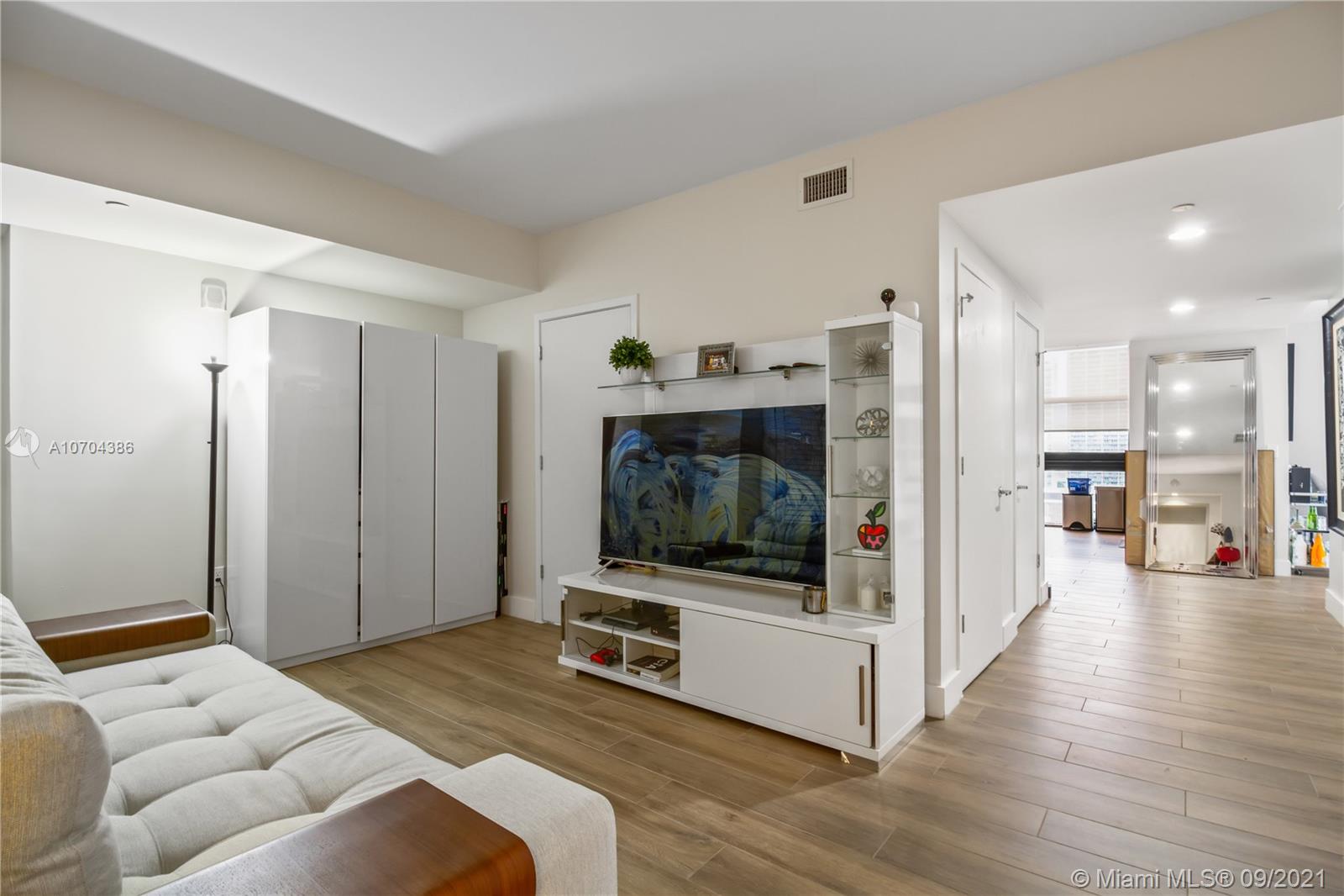 1010 Brickell #2201 Miami, FL 33131