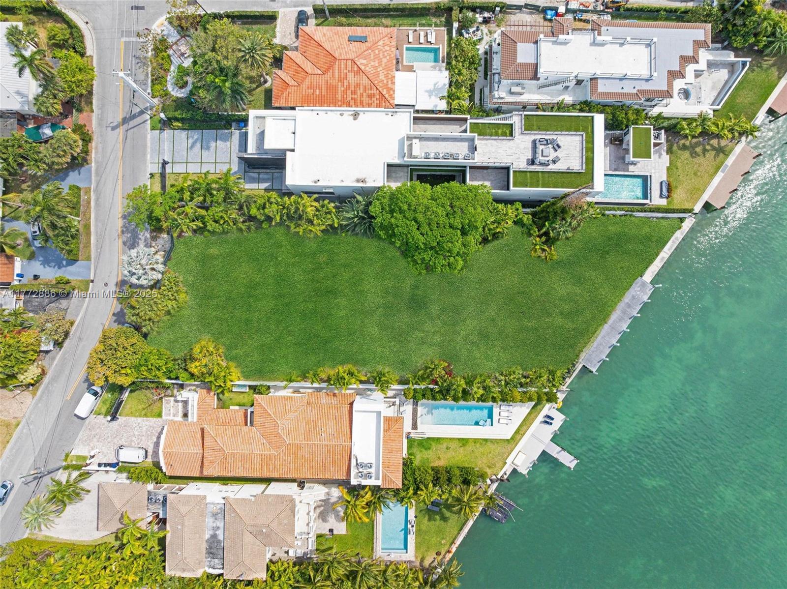 9224 Bay Dr Surfside, FL 33154