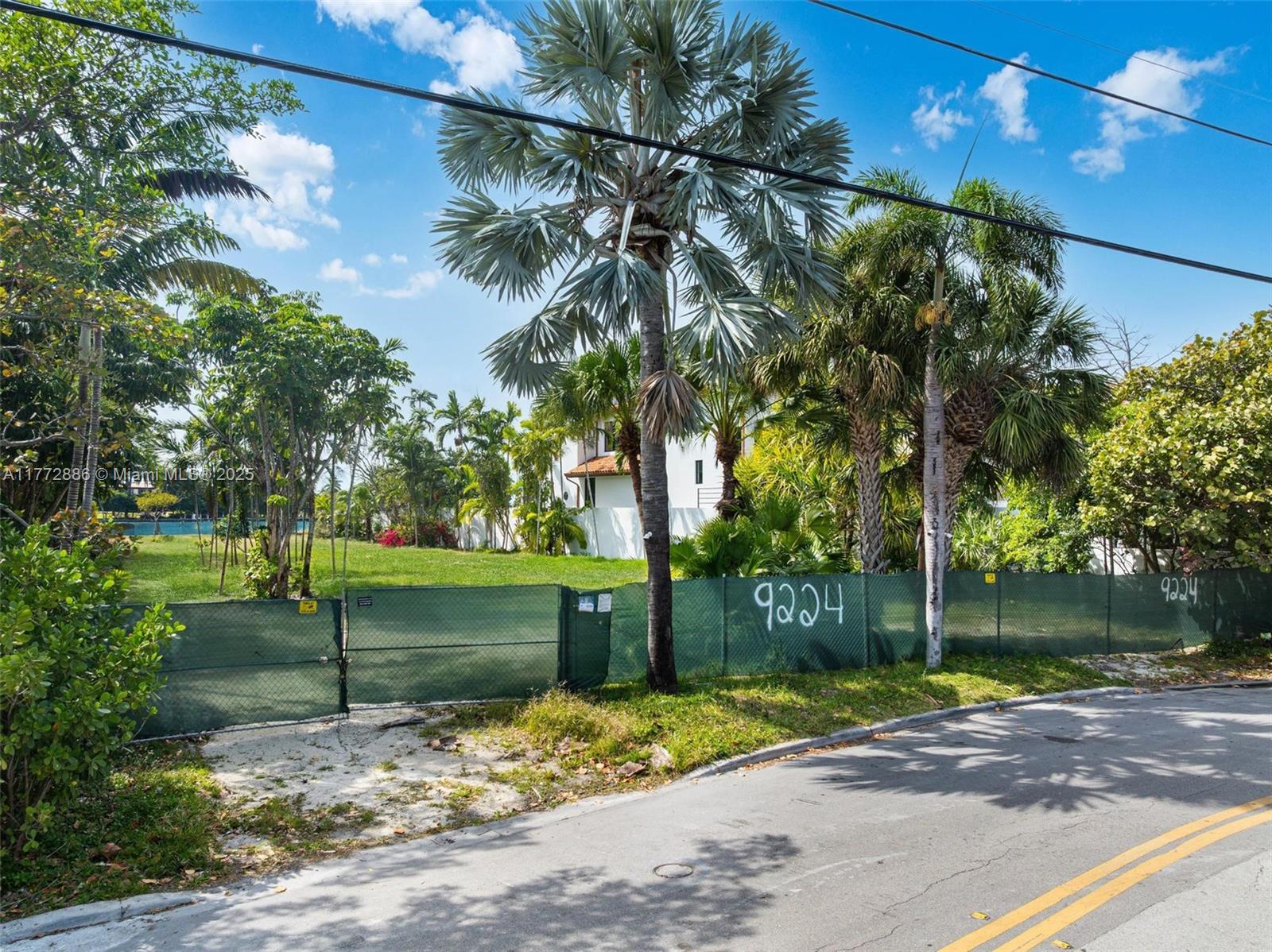 9224 Bay Dr Surfside, FL 33154