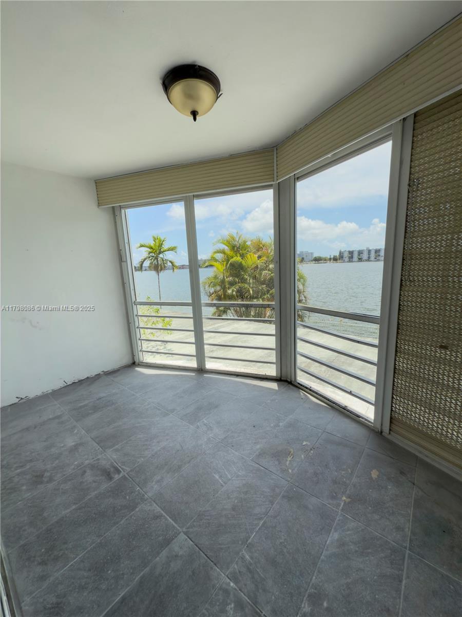 1100 NE 191st St #25E,Miami, FL 33179