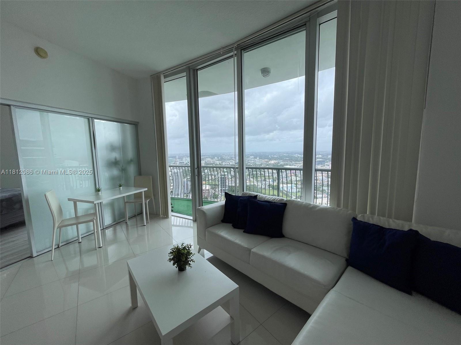 image Opera Tower Condo4