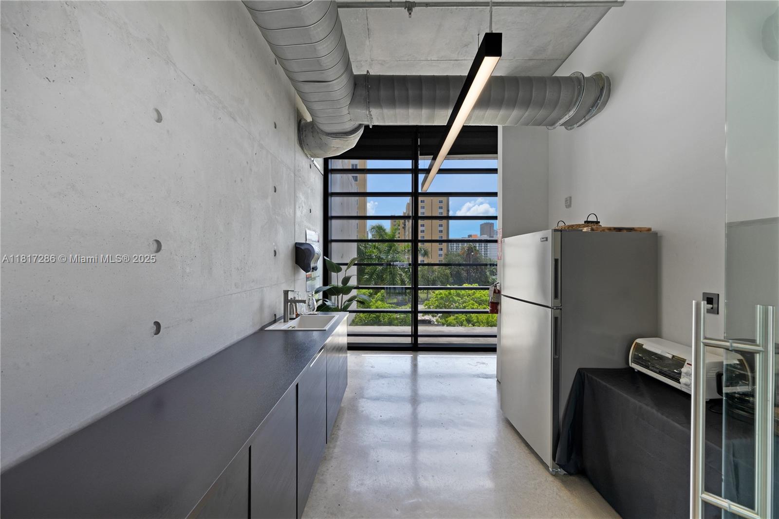 528 NW 7th Ave Miami, FL 33136