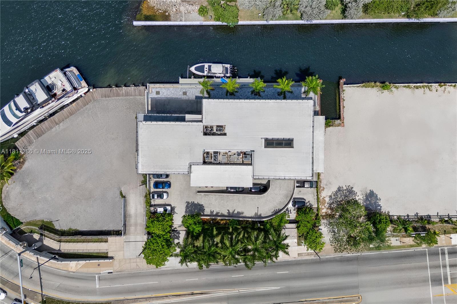 528 NW 7th Ave Miami, FL 33136