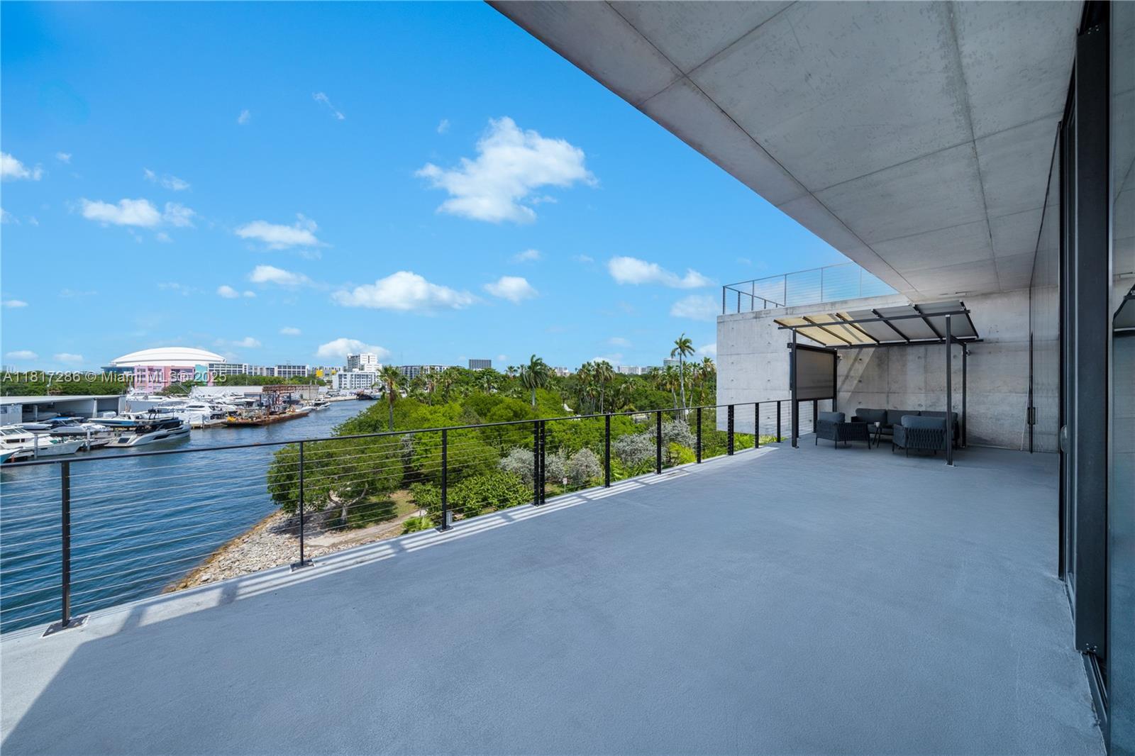 528 NW 7th Ave Miami, FL 33136