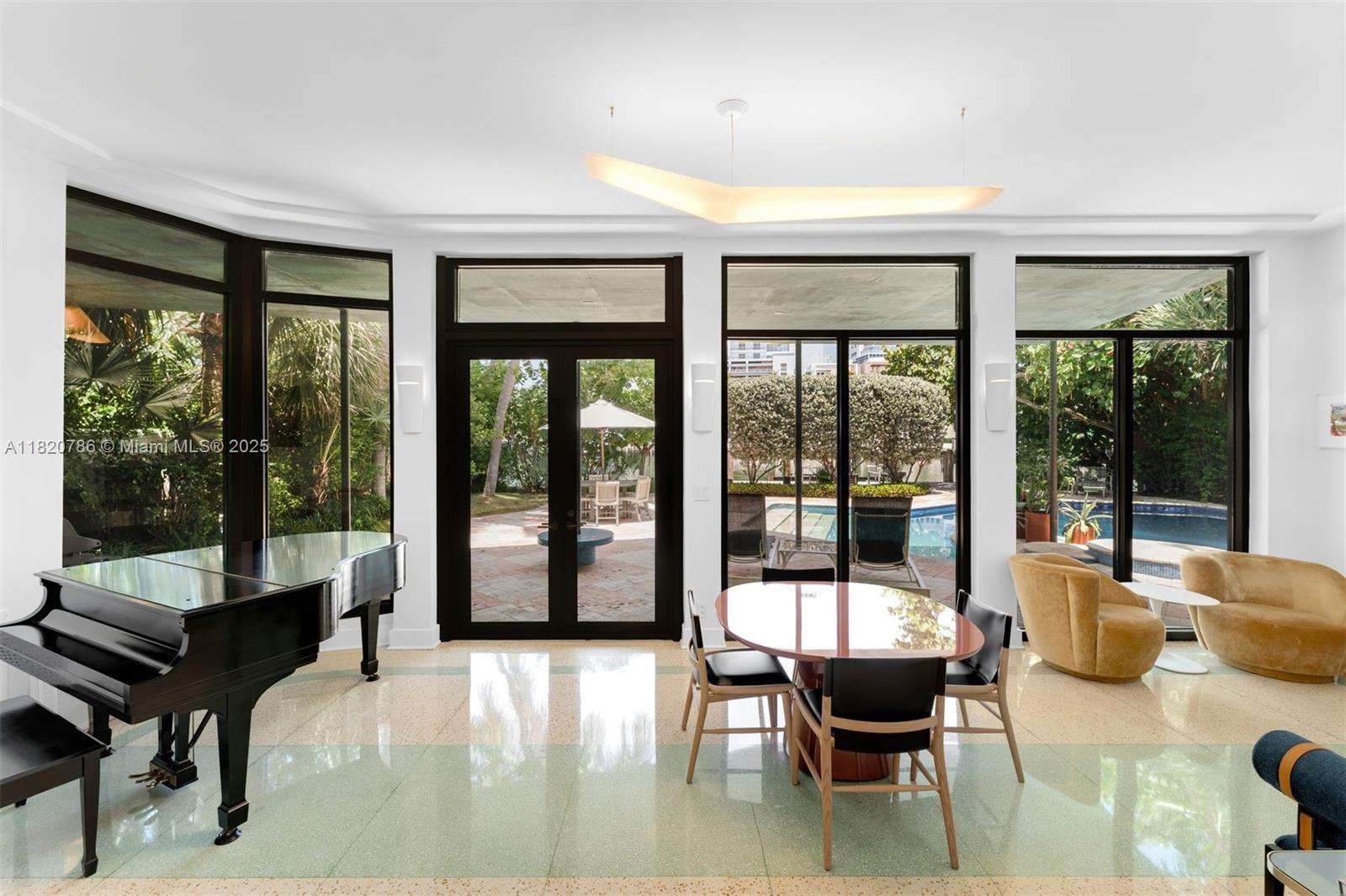 6165 Pine Tree Dr Miami Beach, FL 33140