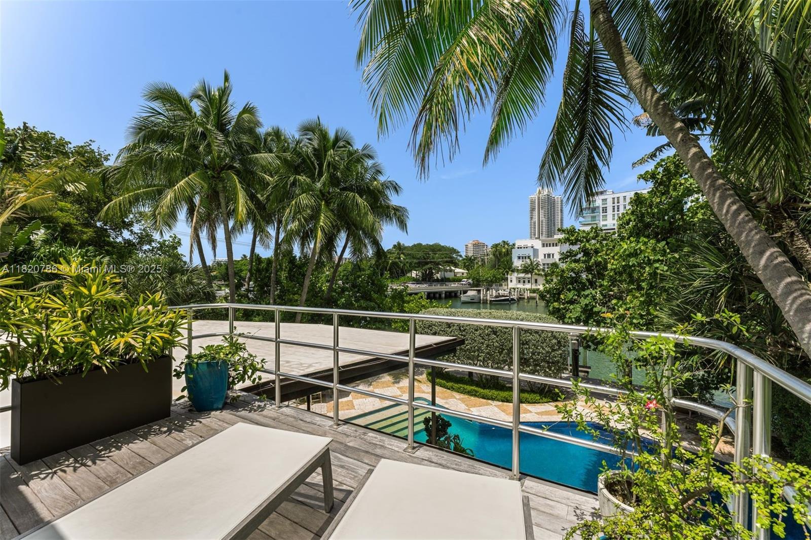 6165 Pine Tree Dr Miami Beach, FL 33140