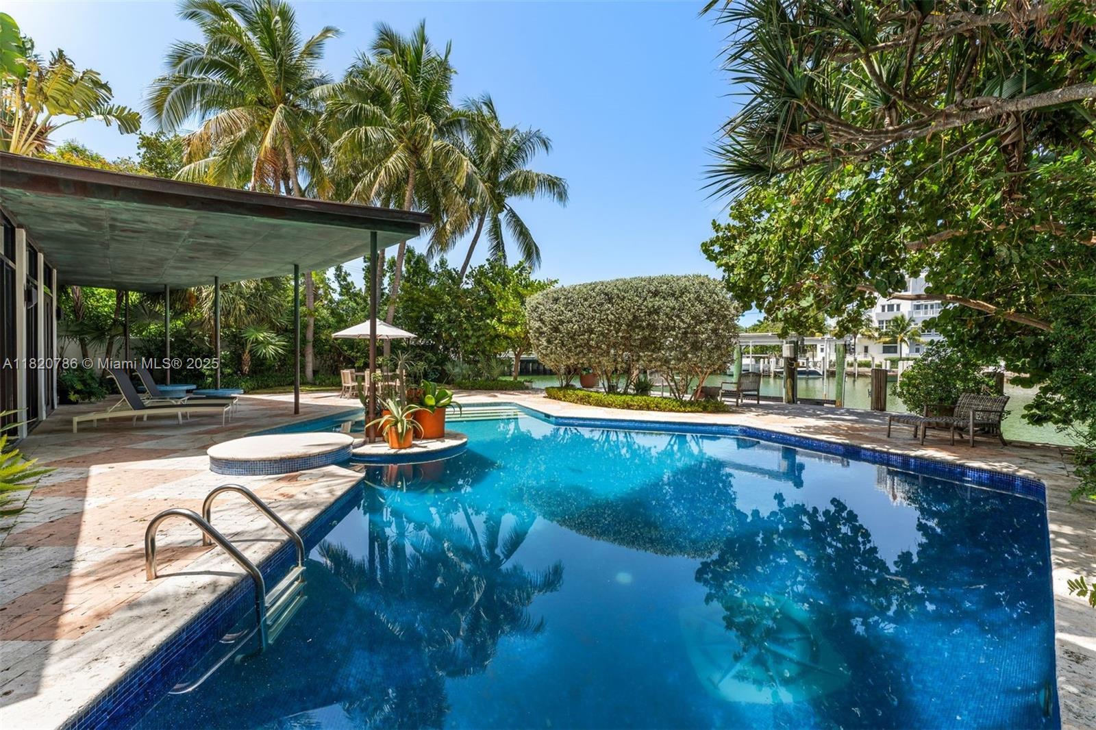 6165 Pine Tree Dr Miami Beach, FL 33140