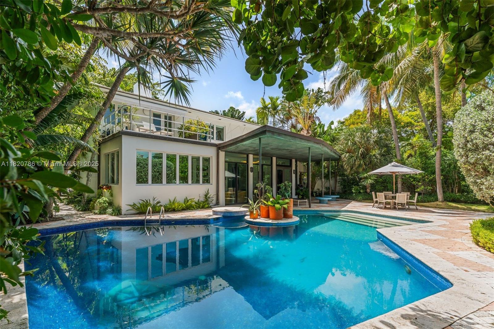 6165 Pine Tree Dr Miami Beach, FL 33140