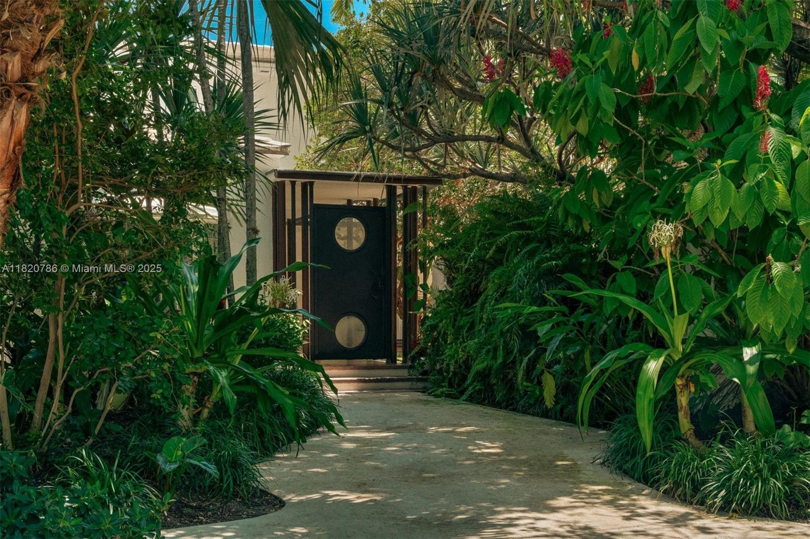 6165 Pine Tree Dr Miami Beach, FL 33140