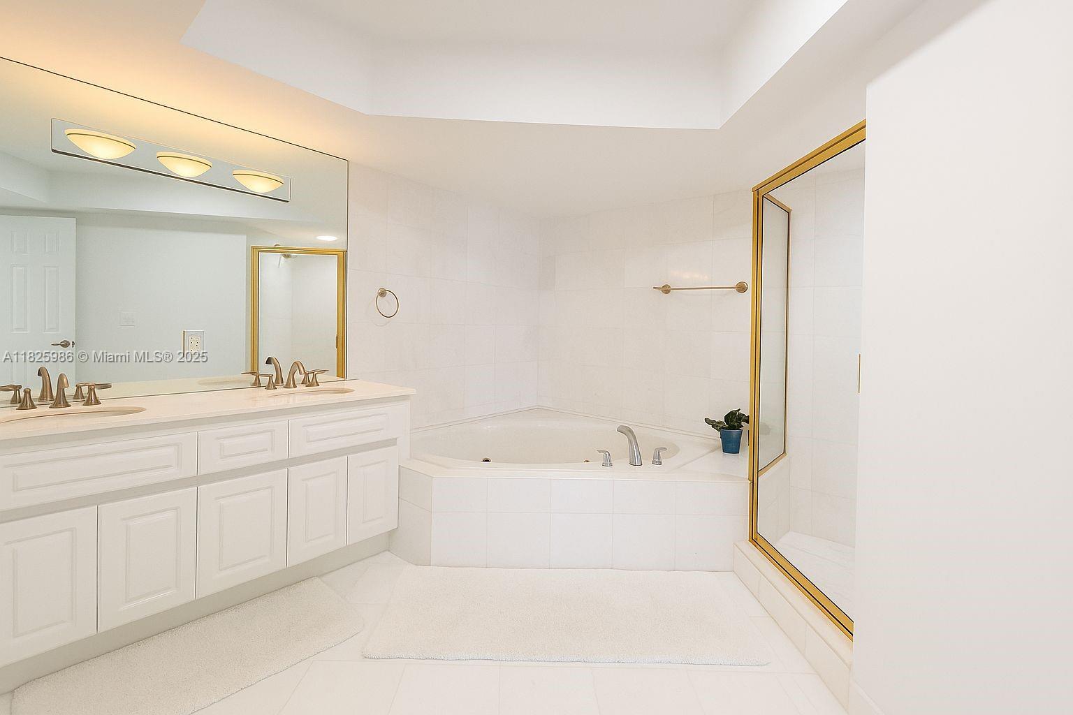 image La Gorce Palace Condo8