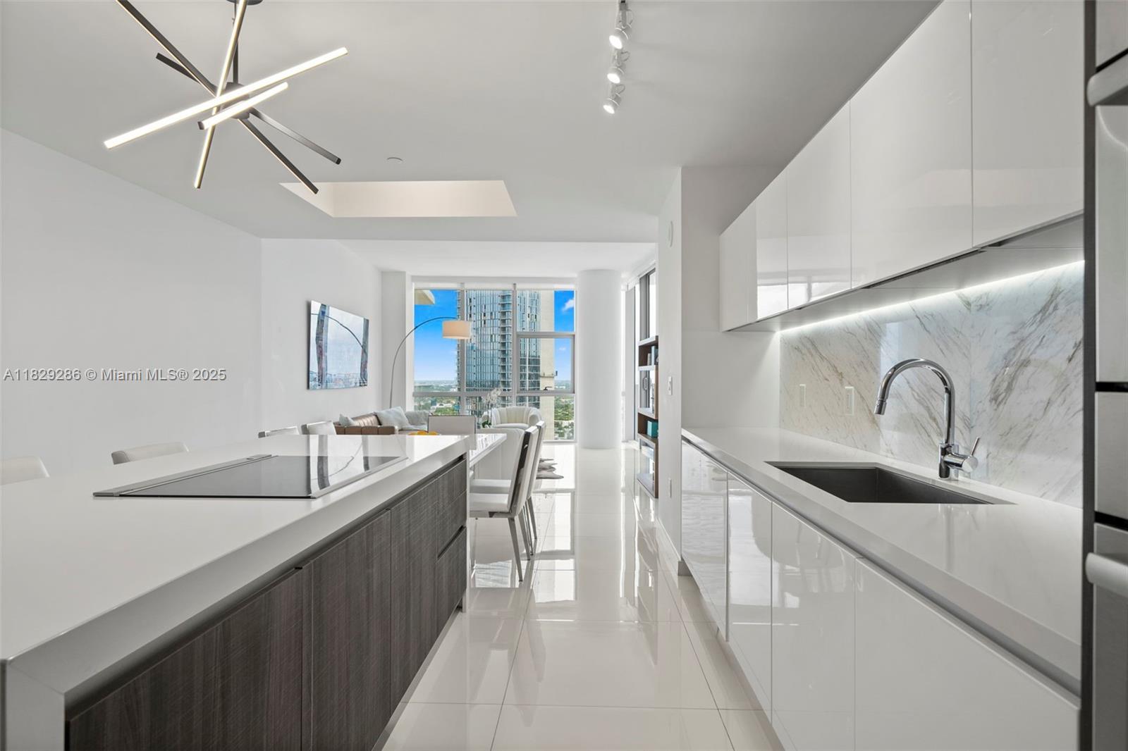 image Paramount World Center7