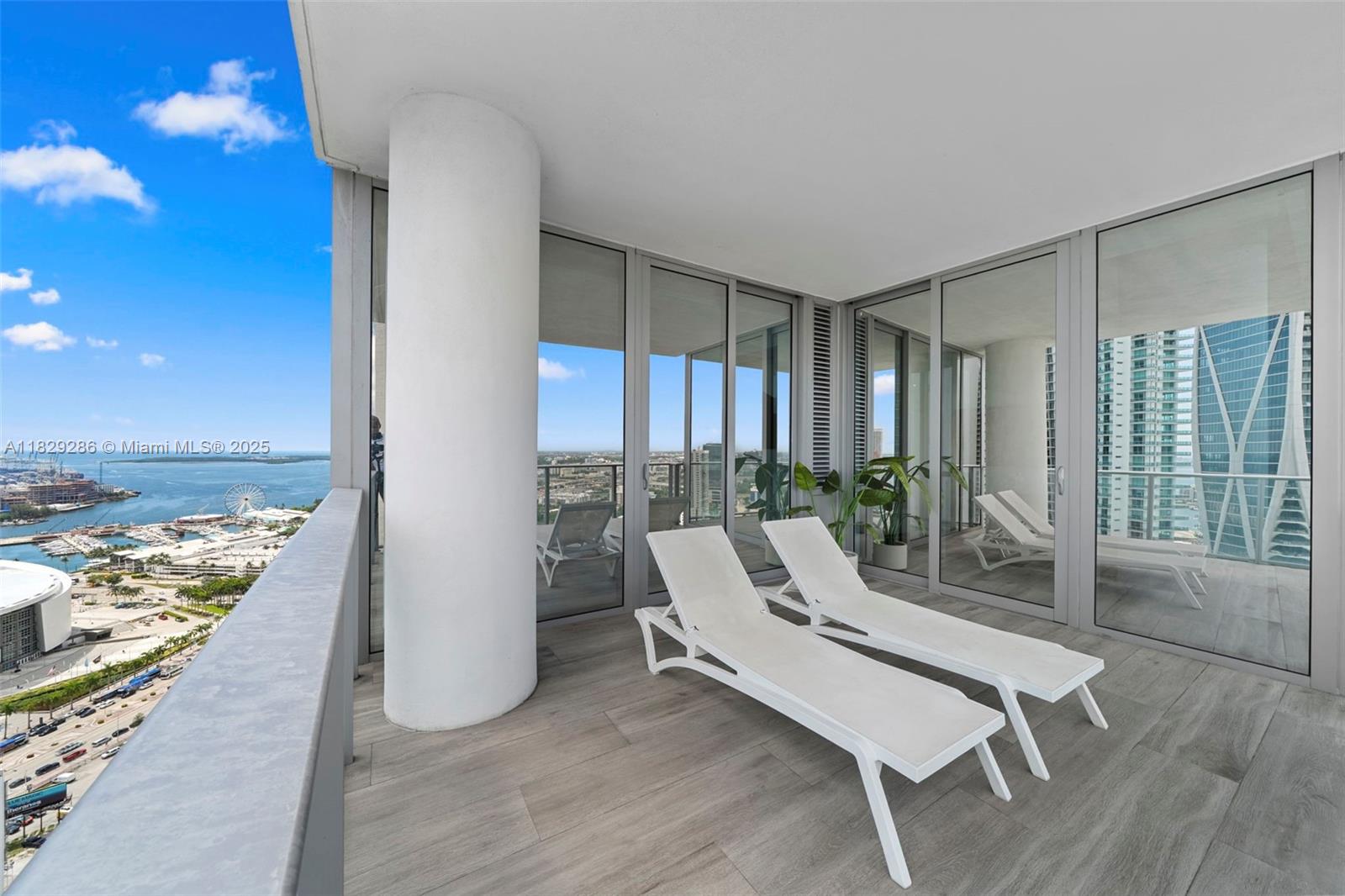 image Paramount World Center8