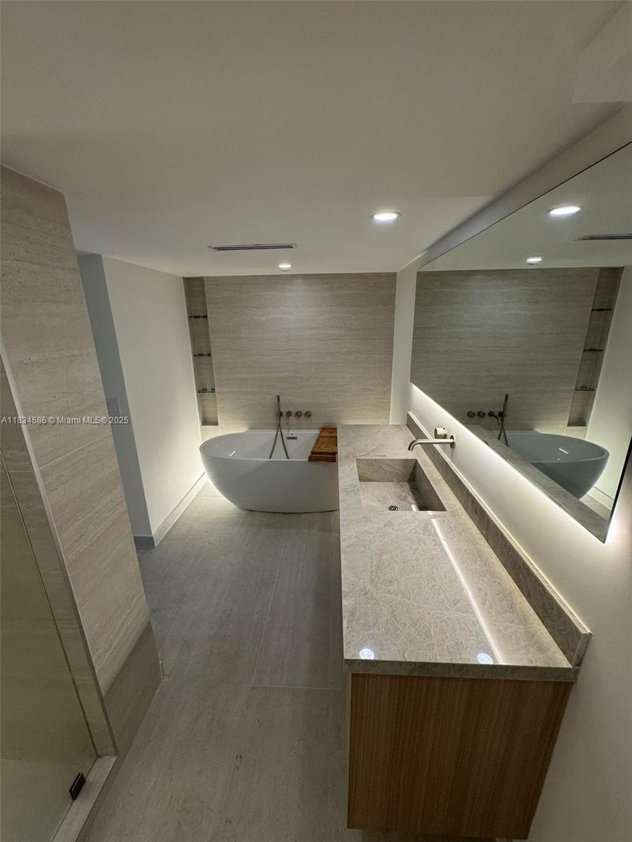1717 N Bayshore Dr #A-2539 Miami, FL 33132 1717 N Bayshore Dr #A-2539 Miami, FL 33132
