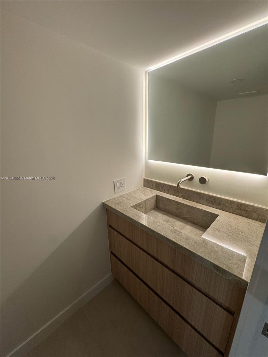 1717 N Bayshore Dr #A-2539 Miami, FL 33132 1717 N Bayshore Dr #A-2539 Miami, FL 33132