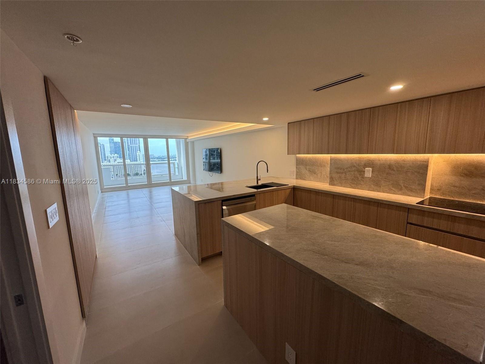 1717 N Bayshore Dr #A-2539 Miami, FL 33132 1717 N Bayshore Dr #A-2539 Miami, FL 33132