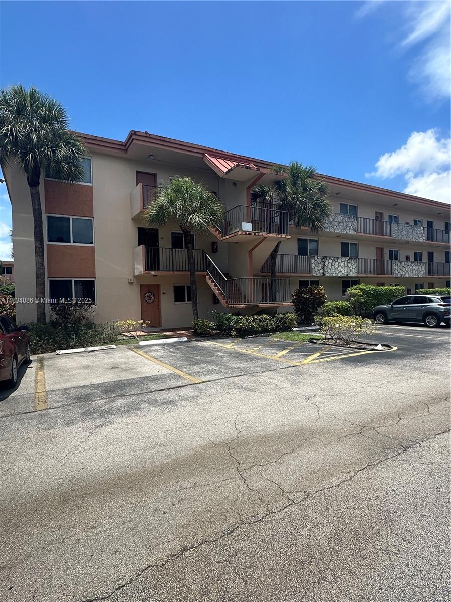 5945 Del Lago Cir #201
