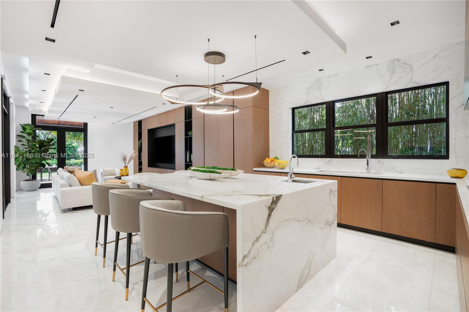 4241 Palm Ln Miami, FL 33137 4241 Palm Ln Miami, FL 33137