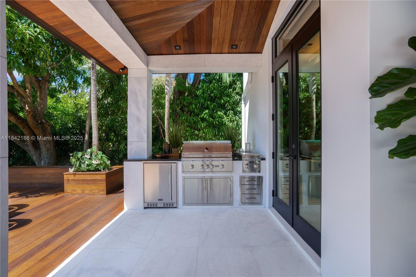 4241 Palm Ln Miami, FL 33137 4241 Palm Ln Miami, FL 33137