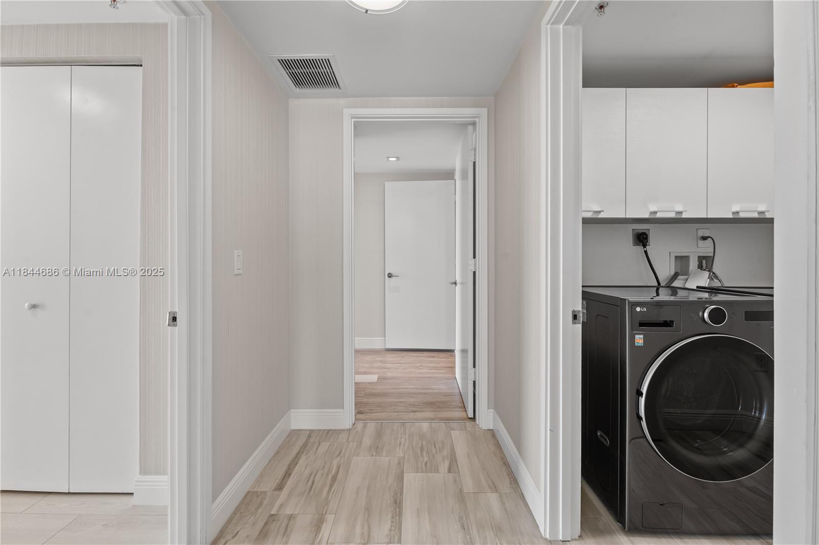 image Parque Towers Condo17