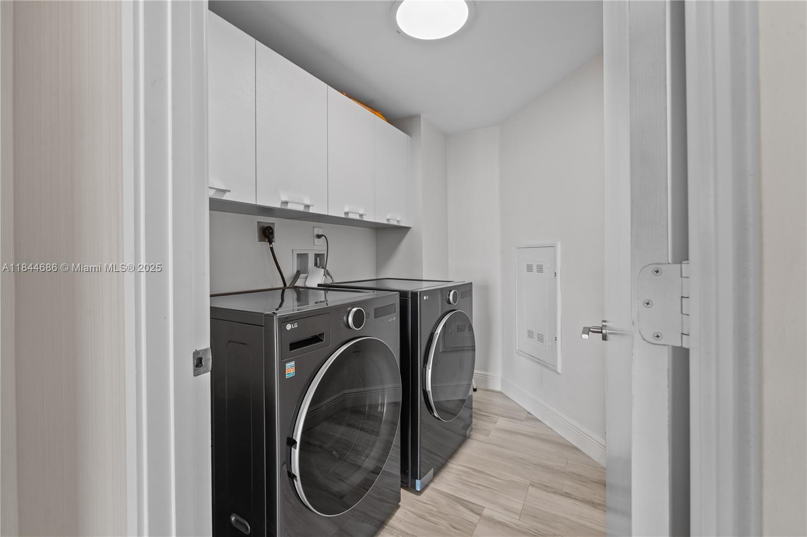 image Parque Towers Condo18