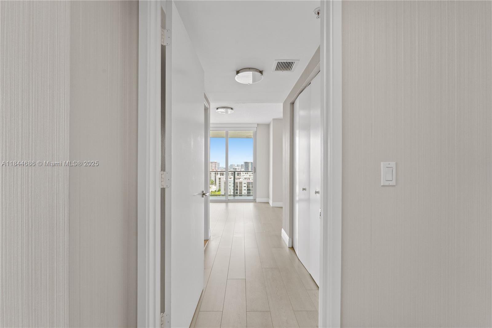 image Parque Towers Condo19