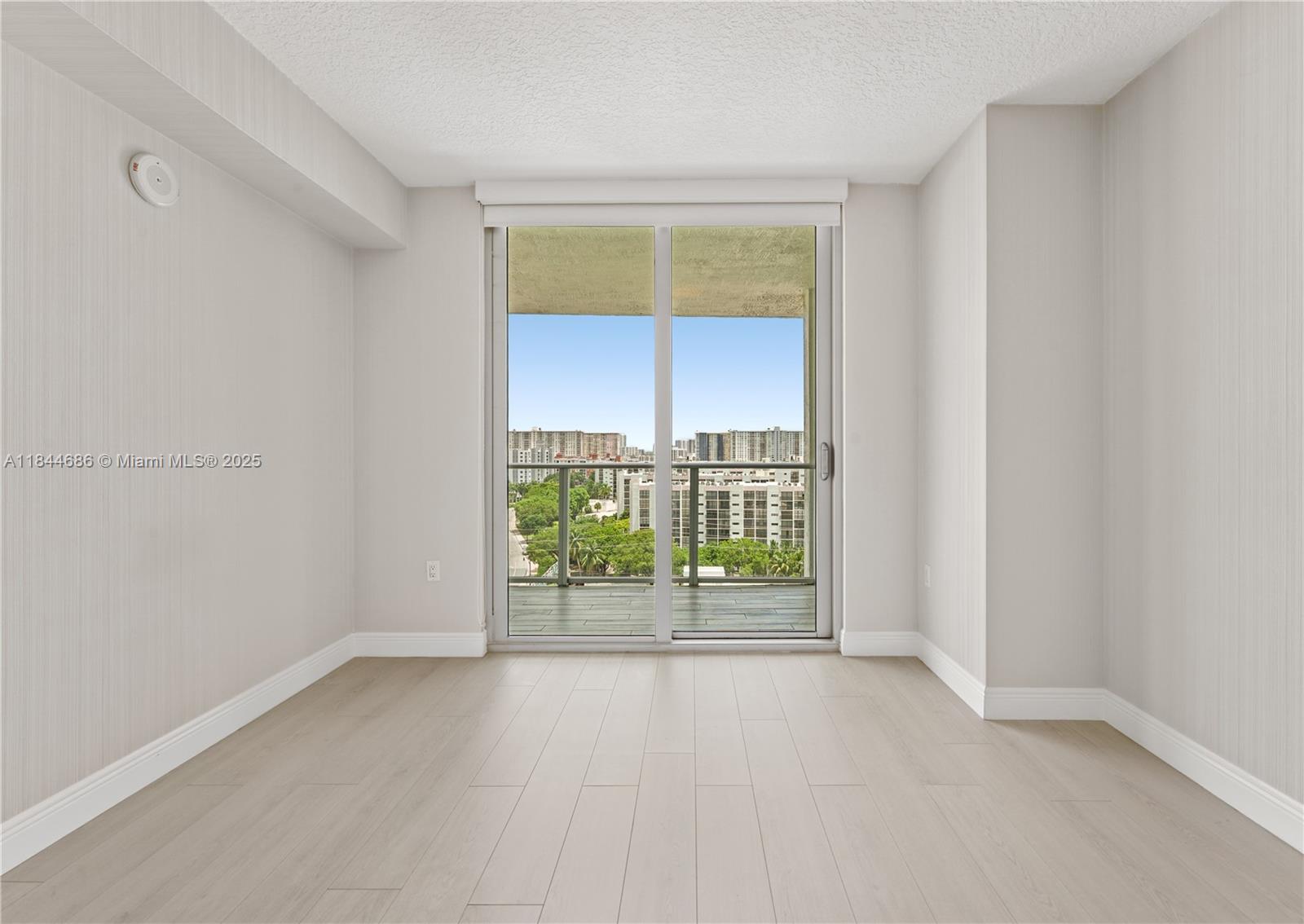 image Parque Towers Condo22