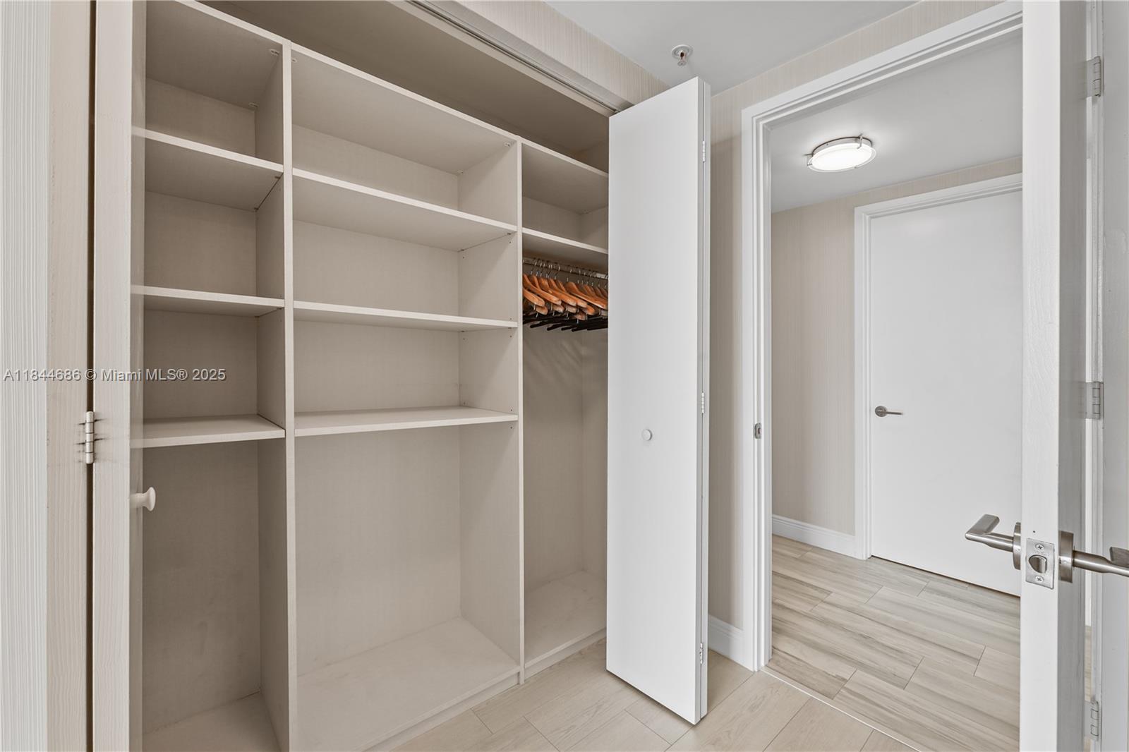 image Parque Towers Condo24