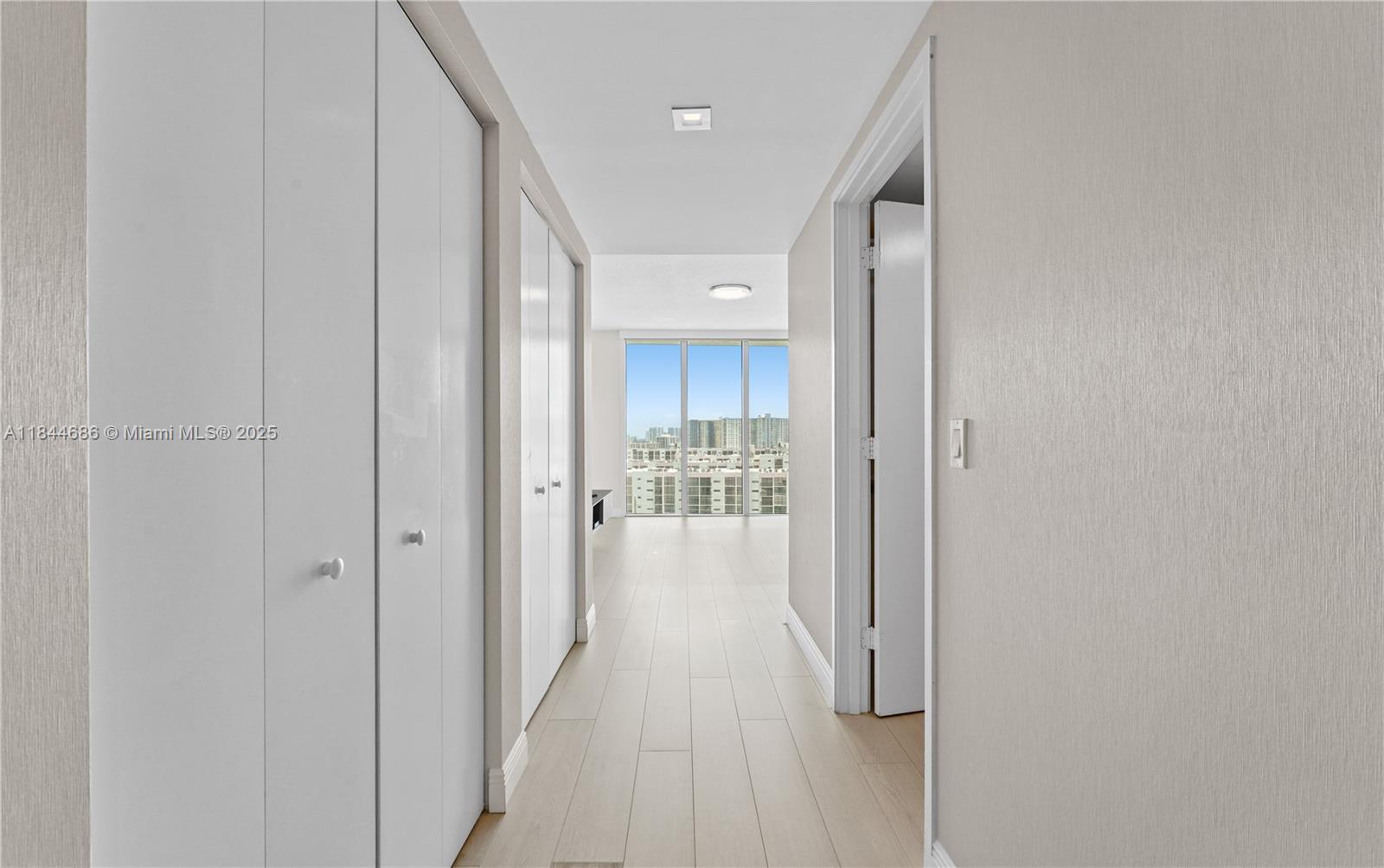 image Parque Towers Condo25